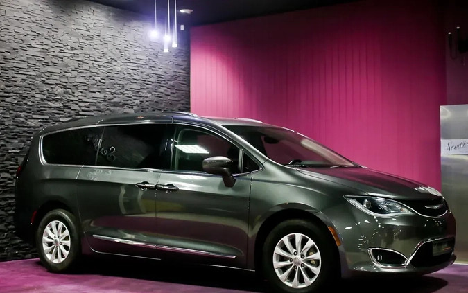 Chrysler Pacifica cena 105000 przebieg: 83000, rok produkcji 2019 z Aleksandrów Kujawski małe 407